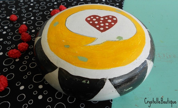 CrystelleBoutique - Love is Spoken Here - Painted Wooden Bowl with Heart in Word Bubble