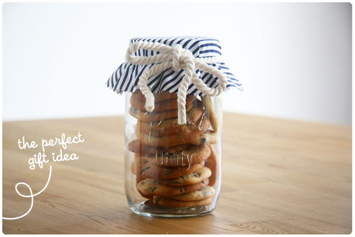 CrystelleBoutiuqe - 10 Gifts You Can Make Using Canning Jars