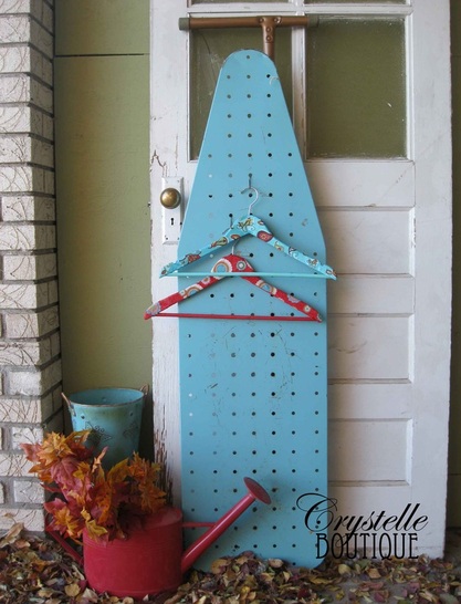 CrystelleBoutique - Tutorial: How to Mod Podge clothes hangers with cute fabric