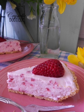 CrystelleBoutique - delicious homemade creamy strawberry pie