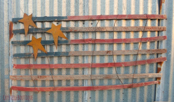 CrystelleBoutique - upcycled rustic US flag decor