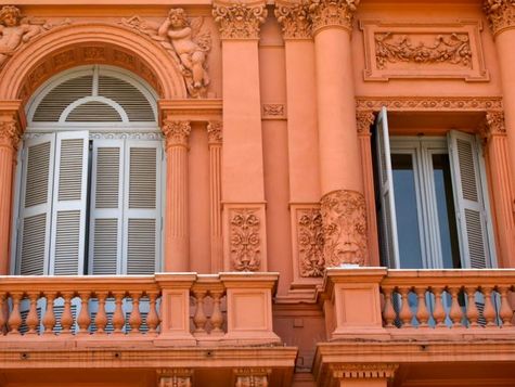 CrystelleBoutique - Casa Rosada, Buenos Airies (the balcony from Evita)